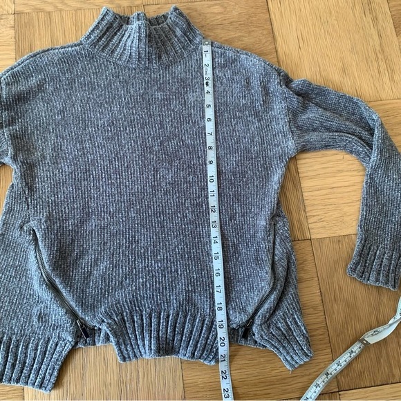 Lovers + Friends XS Delridge Chenille Sweater Zippers - Picture 7 of 8